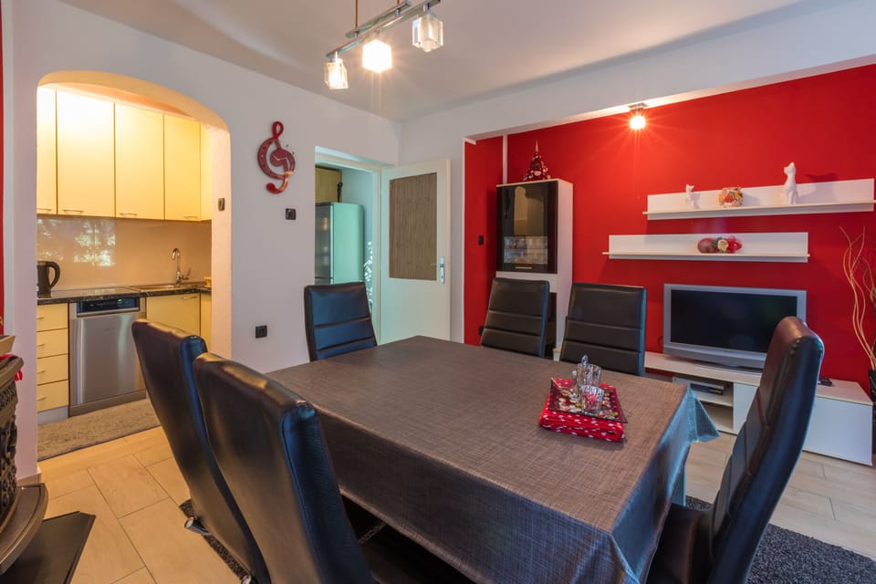 Apartment, 2 Bedrooms | In-room dining