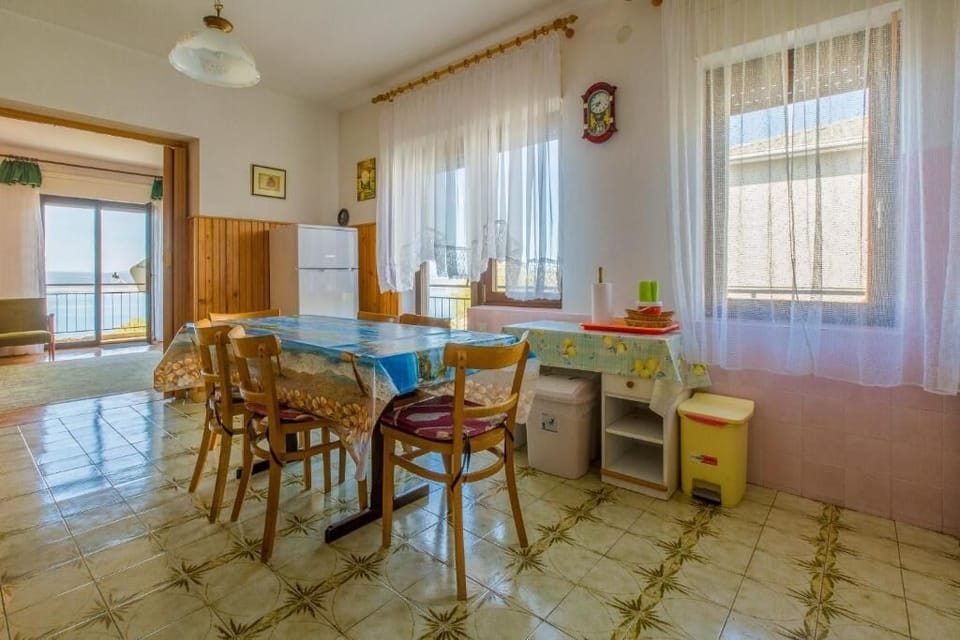 Apartment, 3 Bedrooms | Private kitchen | Fridge, microwave, oven, stovetop