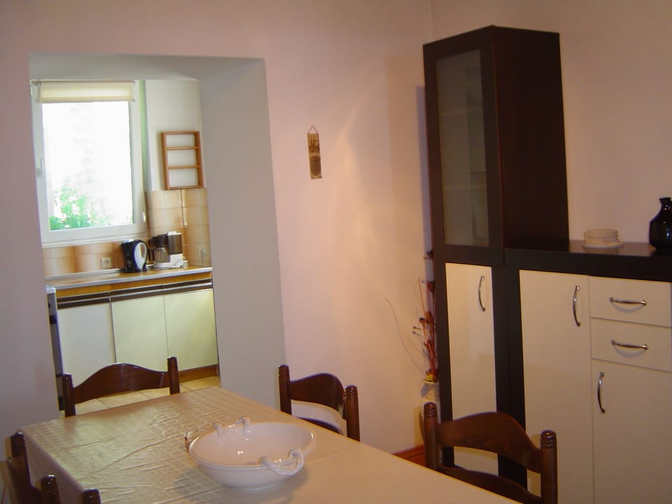 Apartment, 2 Bedrooms | Private kitchen | Fridge, oven, stovetop, coffee/tea maker