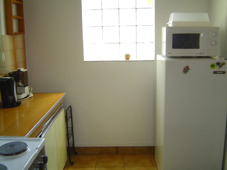 Apartment, 2 Bedrooms | Private kitchen | Fridge, oven, stovetop, coffee/tea maker