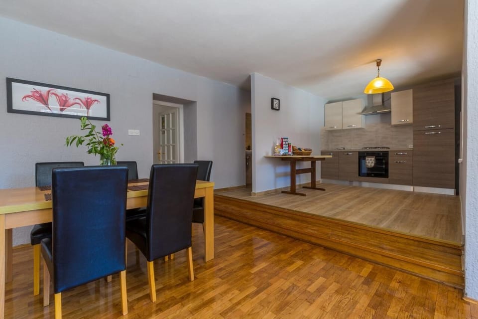 Villa, 5 Bedrooms, Private Pool | In-room dining