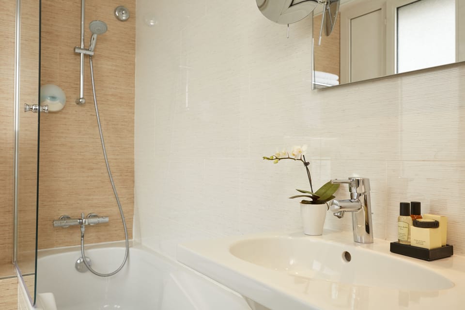 Twin Room | In-room safe, desk, blackout drapes, free WiFi