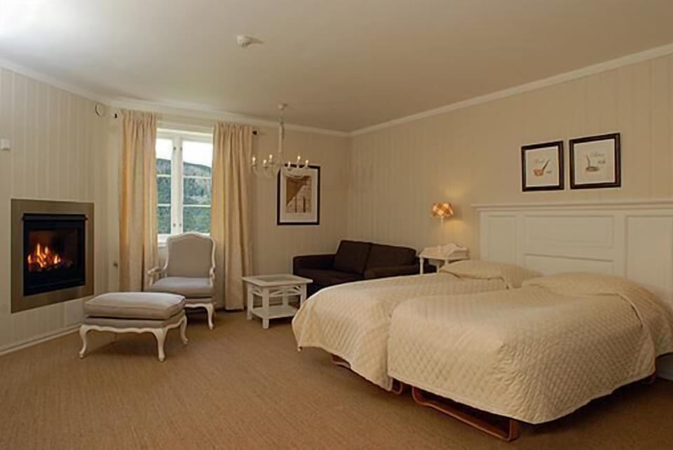 Junior Suite, Golf View | Pillowtop beds, WiFi (free)