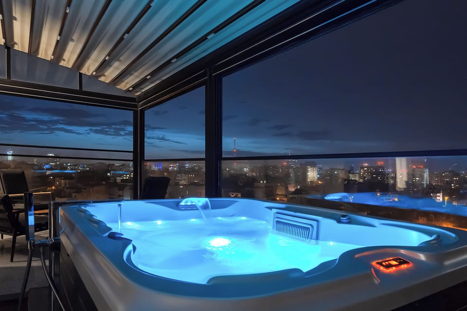 Private spa tub