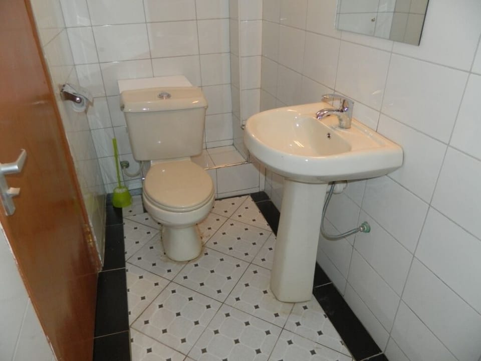 Shower, rainfall showerhead, towels