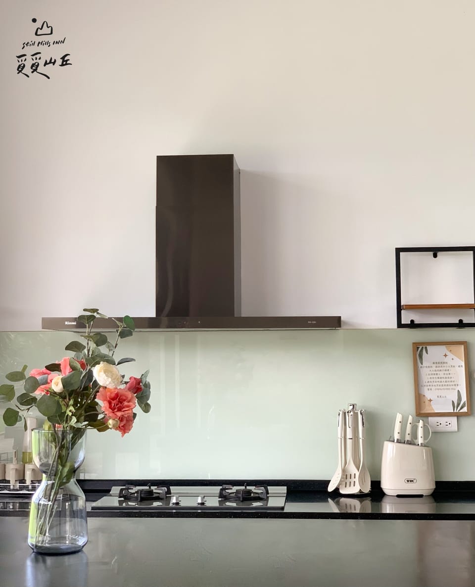 Mini-fridge, microwave, oven, stovetop