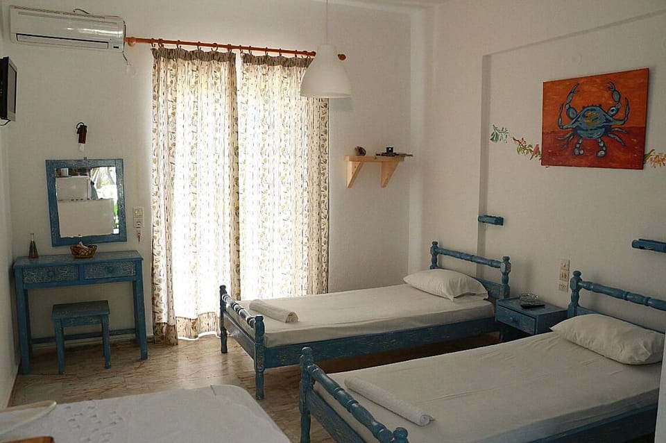 Studio (2 Adults) | WiFi (free), bed sheets
