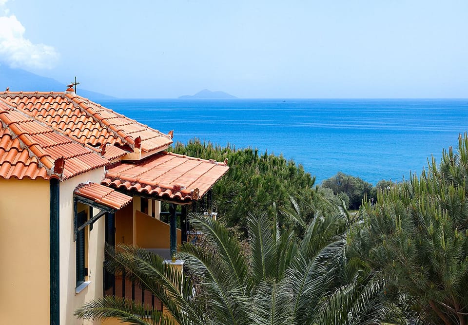 Studio | In-room safe, individually furnished, desk, cribs/infant beds