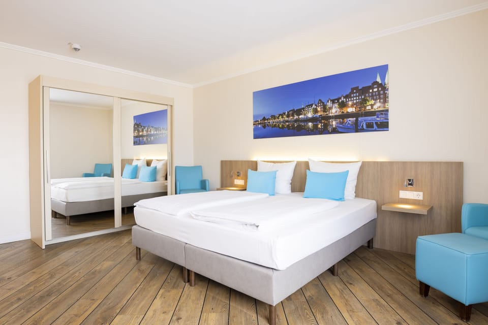 Deluxe Double Room | Hypo-allergenic bedding, in-room safe, desk, soundproofing
