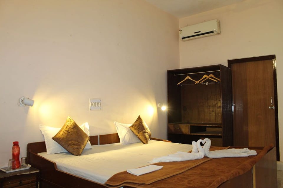1 bedroom, hypo-allergenic bedding available, WiFi (free)