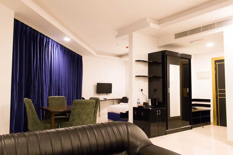 In-room safe, desk, laptop workspace, blackout drapes