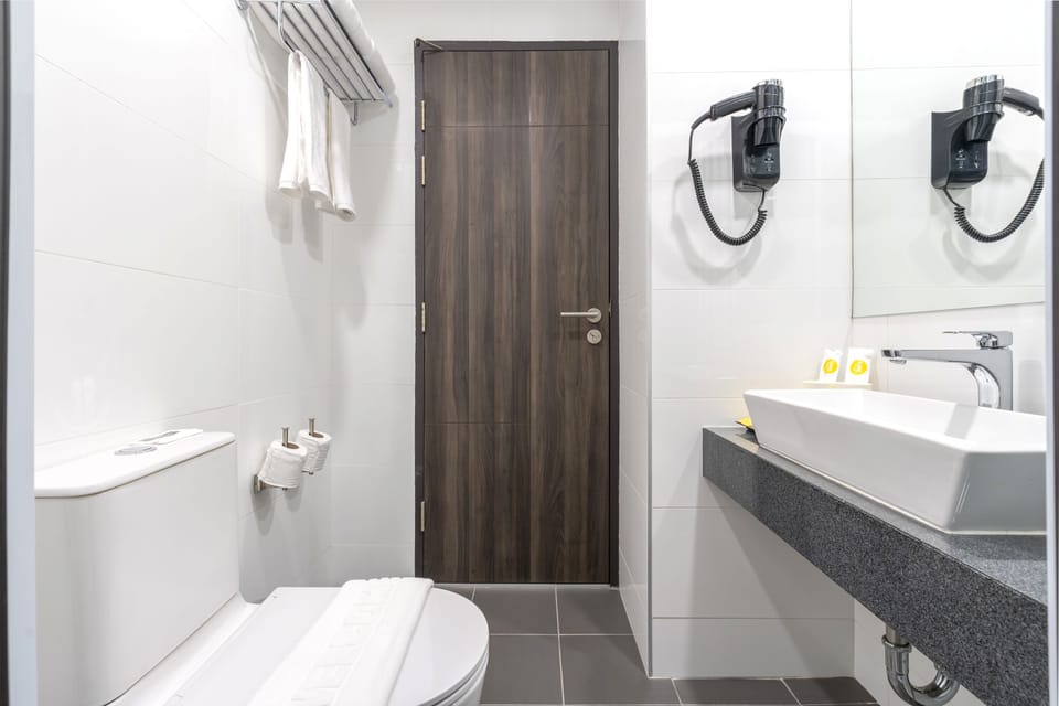 Shower, free toiletries, hair dryer, towels