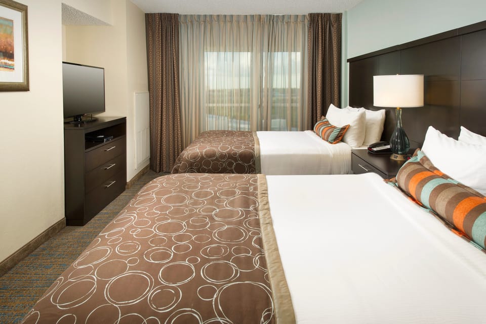 Premium bedding, in-room safe, desk, blackout drapes
