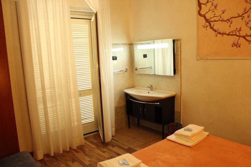 Standard Double or Twin Room, Shared Bathroom | Premium bedding, Select Comfort beds, minibar, in-room safe