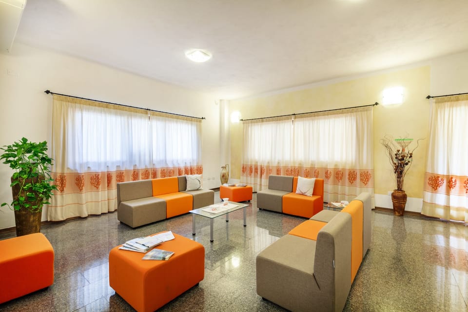 Lobby lounge