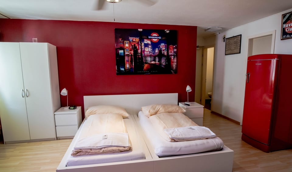 Studio | Iron/ironing board, rollaway beds, free WiFi, bed sheets