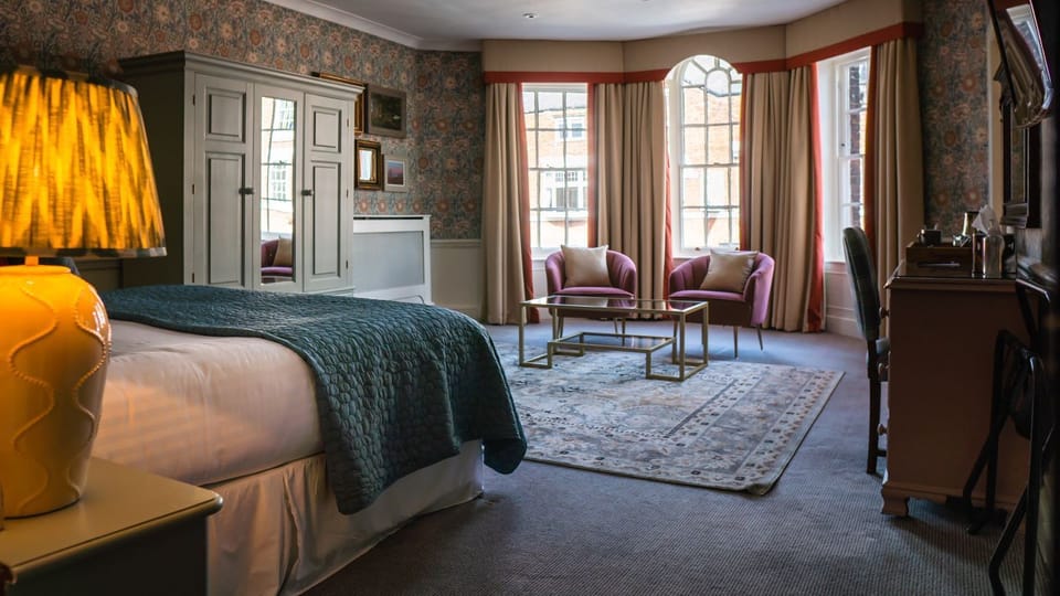 Family Room (2 adults and 3 children) | Premium bedding, desk, laptop workspace, iron/ironing board