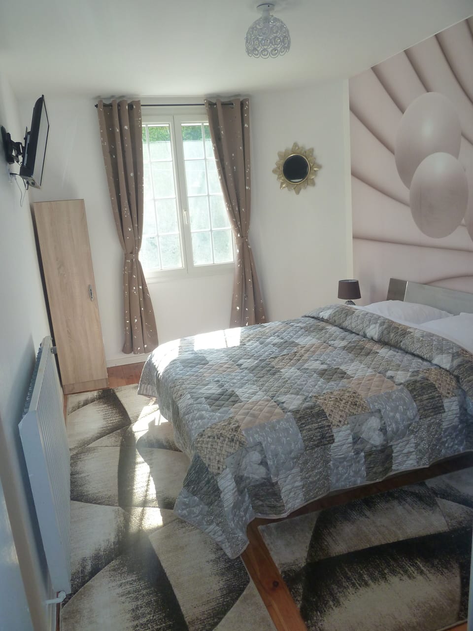 Romantic Double Room, Jetted Tub (5) | Individually decorated, individually furnished, desk, soundproofing