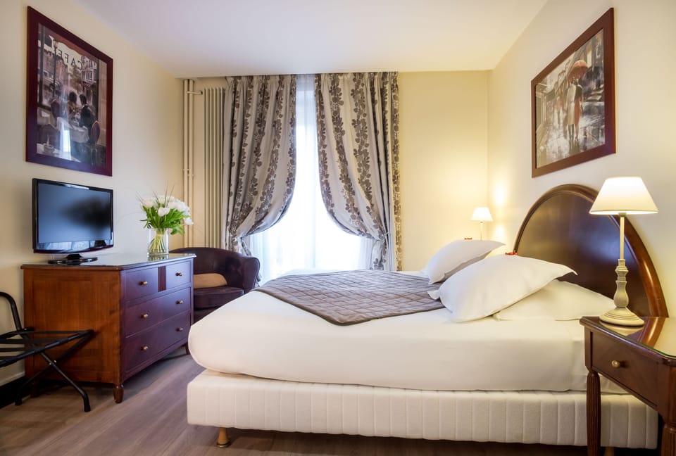 Superior Double or Twin Room | Minibar, in-room safe, desk, soundproofing