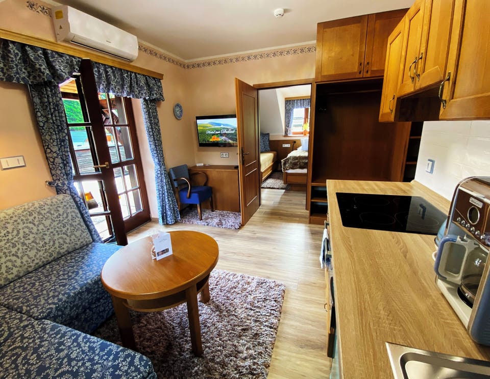 Deluxe Apartment, 1 Queen Bed, Jetted Tub | Premium bedding, Select Comfort beds, minibar, individually decorated