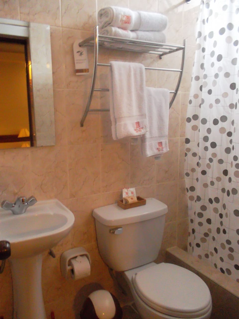 Family Room | Bathroom | Shower, free toiletries, hair dryer, towels