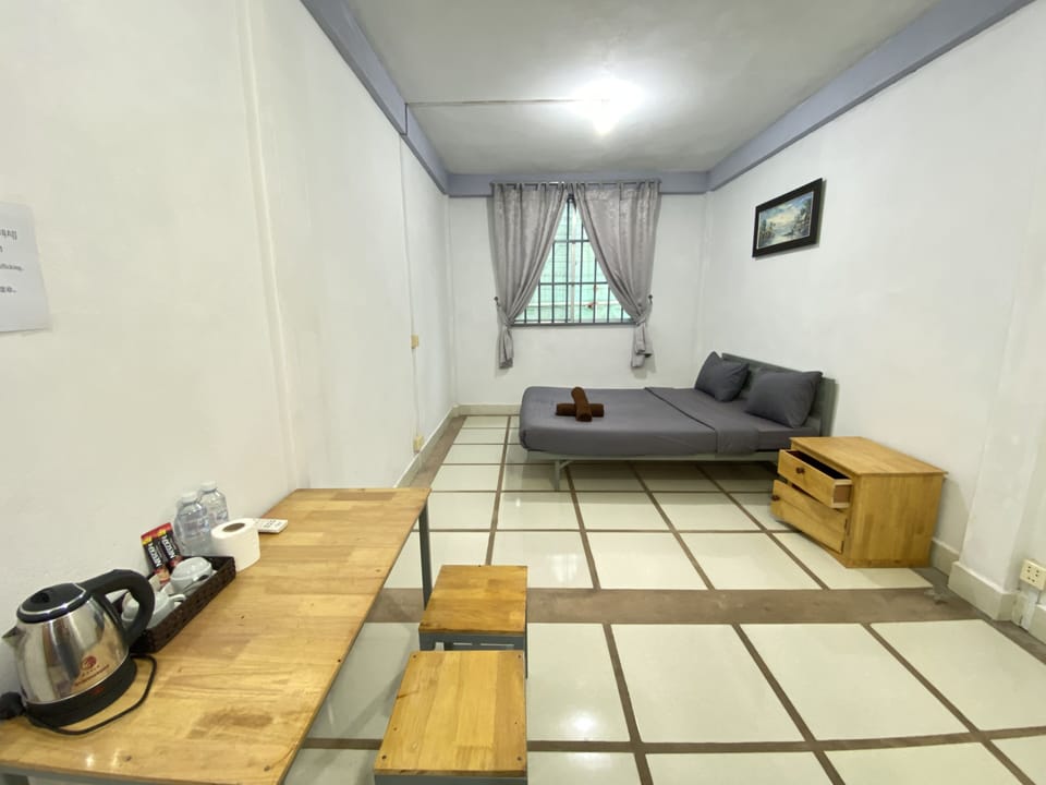 Economy Double Room | Living room