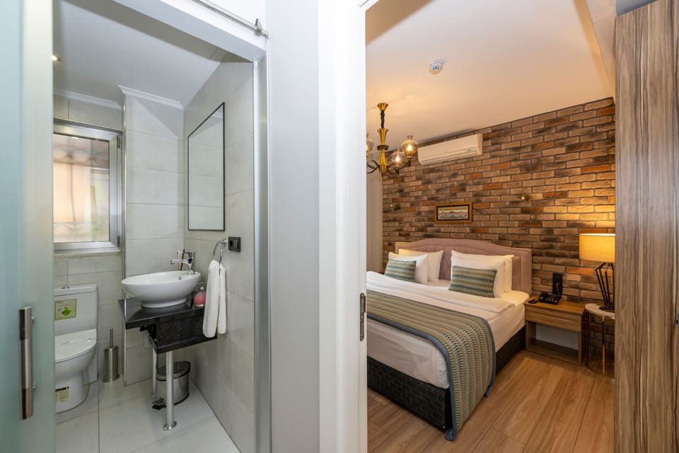 Exclusive Suite | Bathroom | Shower, hair dryer, bathrobes, slippers