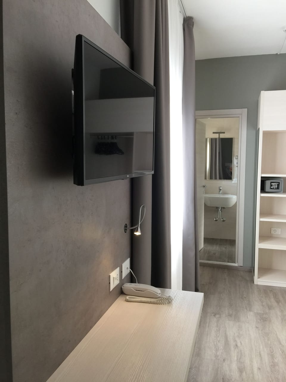 Design Single Room | In-room safe, desk, soundproofing, free WiFi