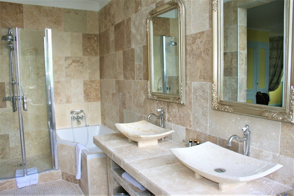 Shower, free toiletries, hair dryer, towels