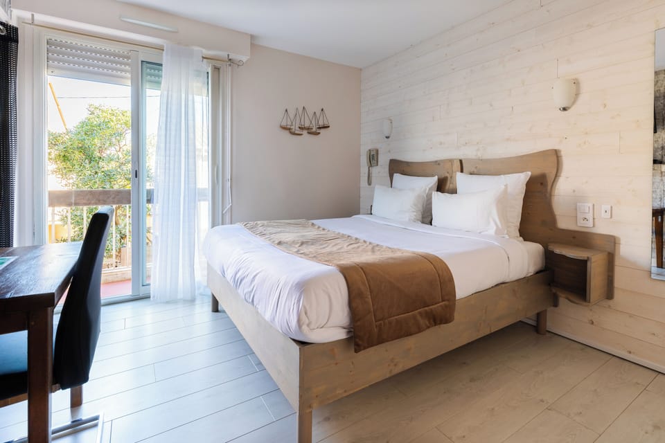 Standard Double Room, 1 Queen Bed | Premium bedding, individually decorated, individually furnished, desk