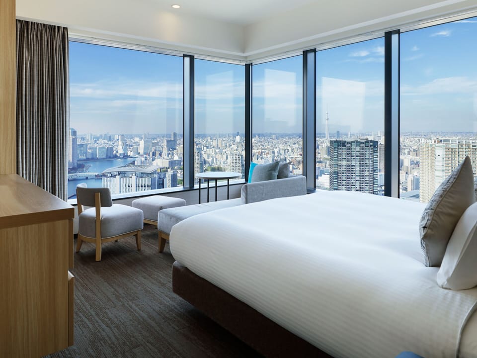 Deluxe , 1 bed King , View Bath , Corner room, Non Smoking | In-room safe, free WiFi, bed sheets