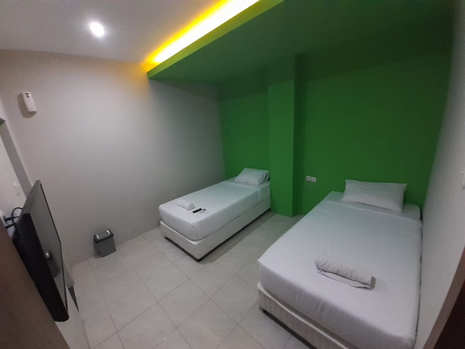 Superior Twin Room | Desk