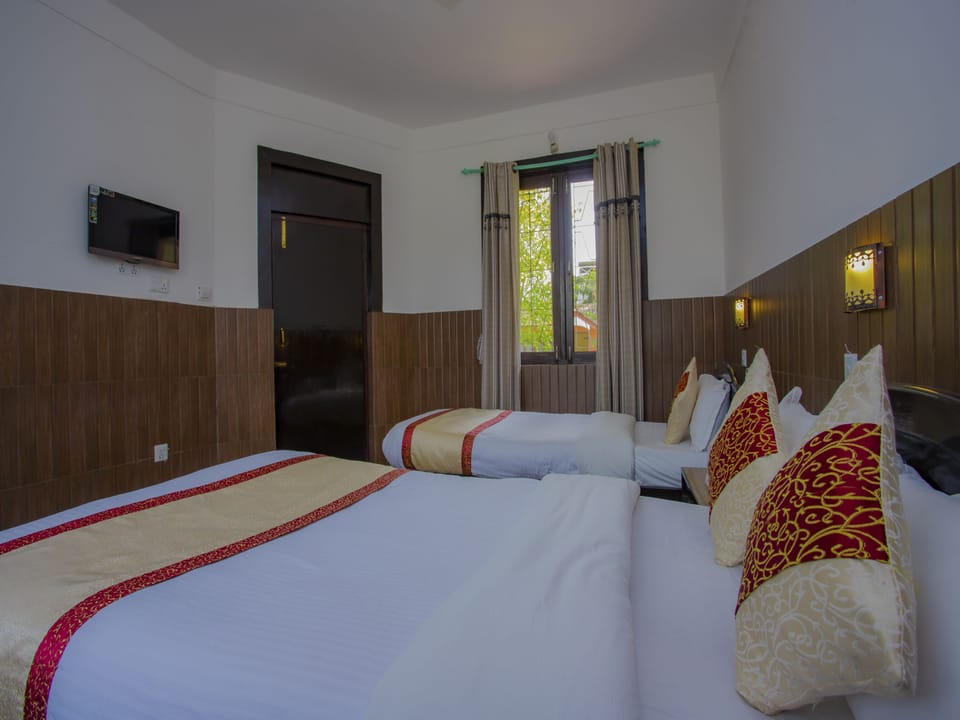 Deluxe Double or Twin Room | Premium bedding, individually decorated, individually furnished, desk
