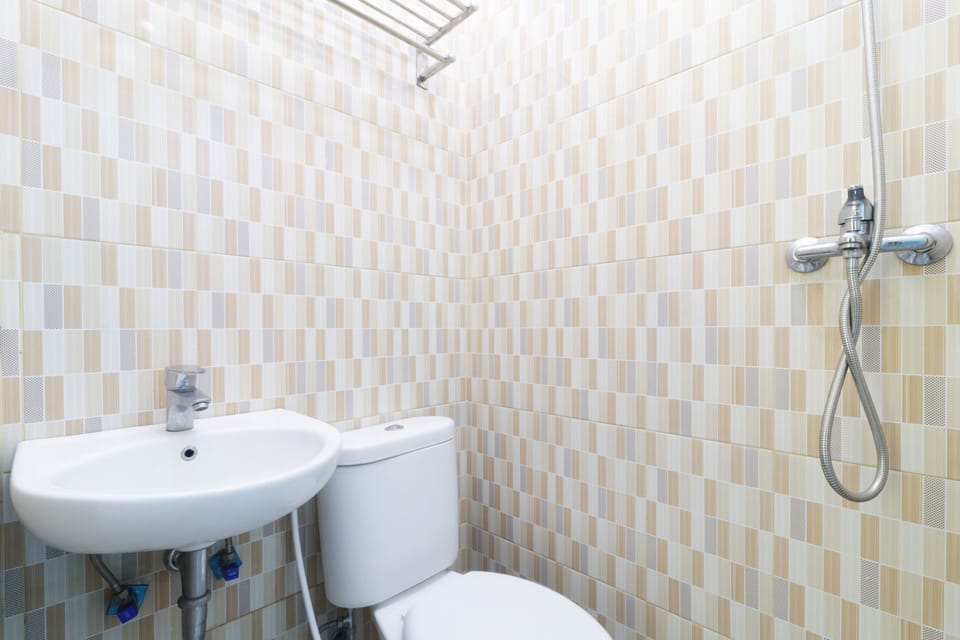 Standard Room | Bathroom | Shower, bidet, towels