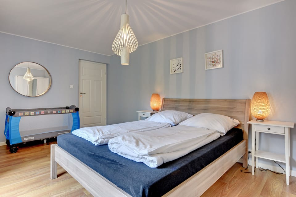 Basic Apartment | 1 bedroom, desk, laptop workspace, bed sheets