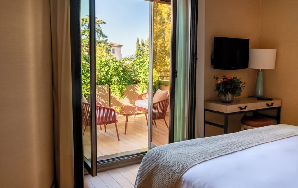 Deluxe Double Room, Terrace | Premium bedding, minibar, in-room safe, desk