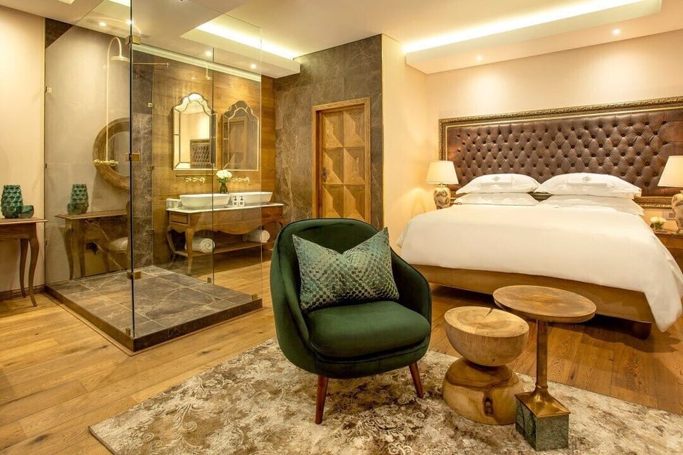 Egyptian cotton sheets, premium bedding, minibar, in-room safe