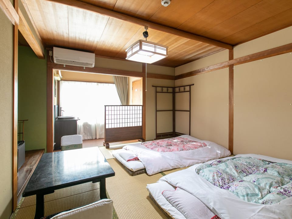 Japanese Room With Shared Washroom- Quadruple | WiFi (free), bed sheets
