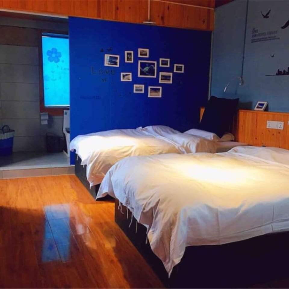 Suite, 3 Bedrooms | 1 bedroom, desk, blackout drapes, WiFi (free)