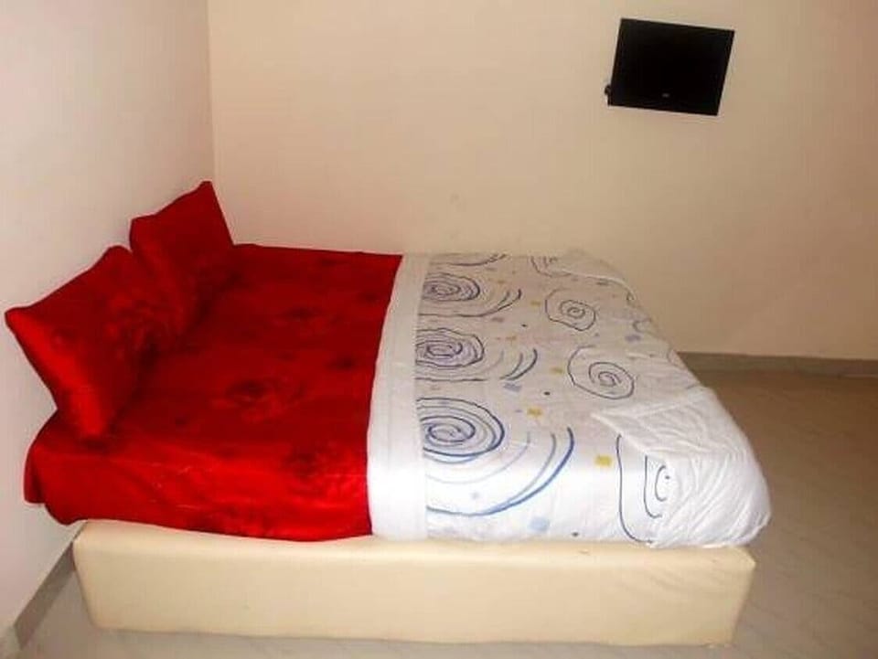 Deluxe Double Room | In-room safe, blackout drapes, free WiFi, bed sheets