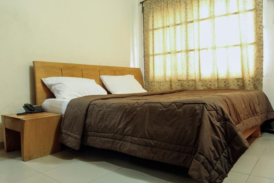 Standard Room | In-room safe, desk, laptop workspace, free WiFi
