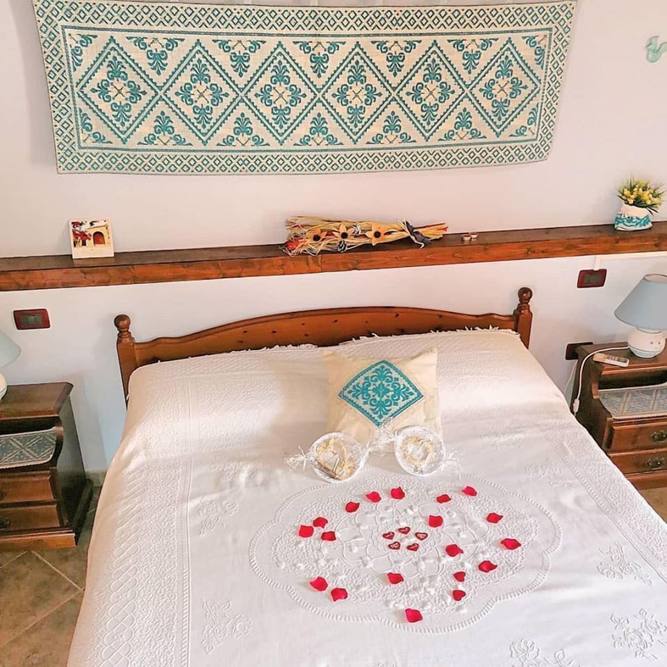 Comfort Room (Private External Bathroom) | In-room safe, iron/ironing board, free WiFi, bed sheets