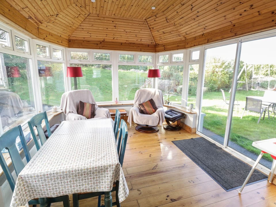 Cottage | Dining