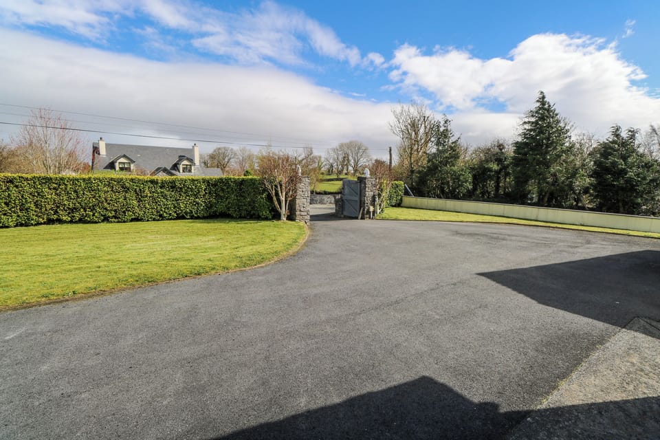 Cottage | Property grounds
