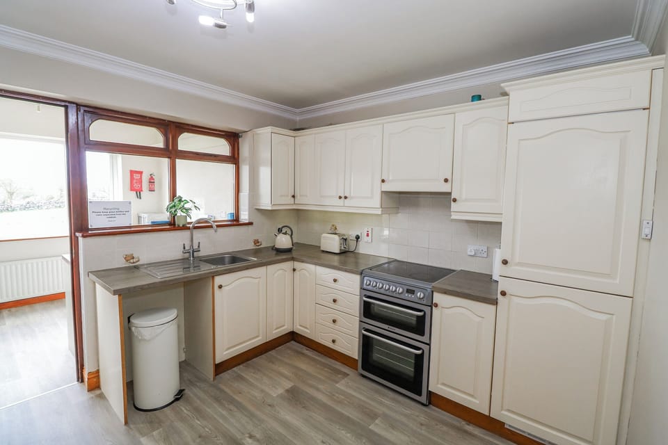 Cottage | Private kitchen | Cookware/dishes/utensils