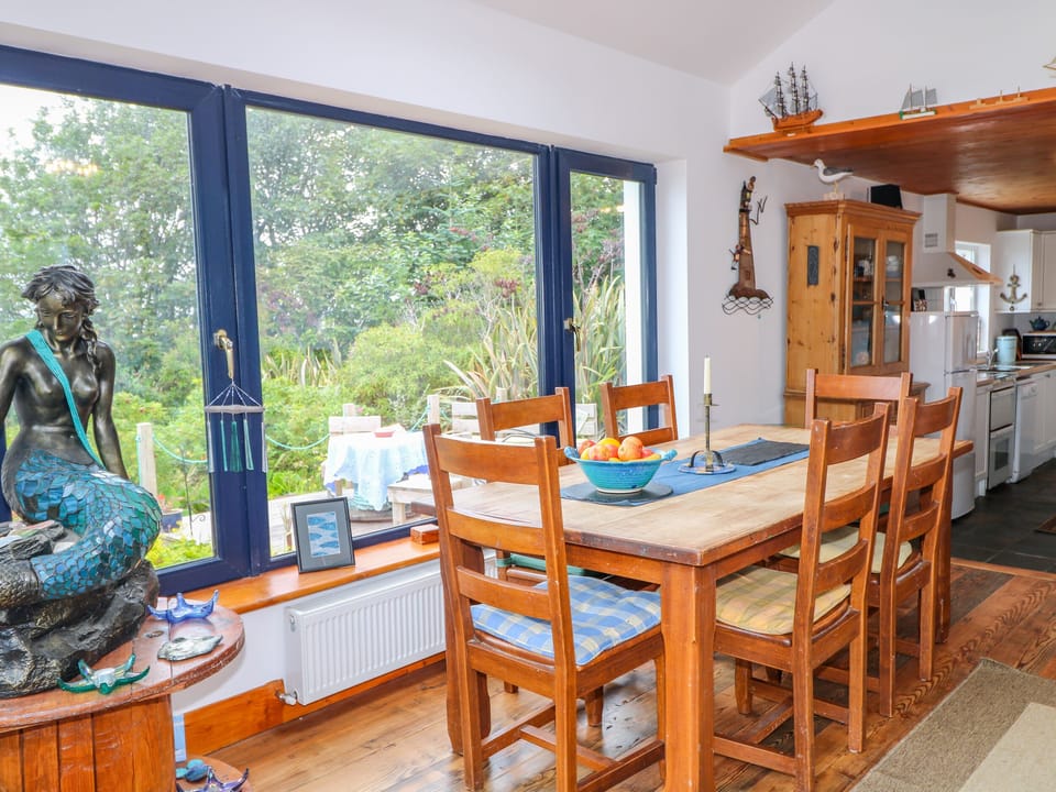Cottage | Private kitchen | Fridge, oven, dishwasher, cookware/dishes/utensils