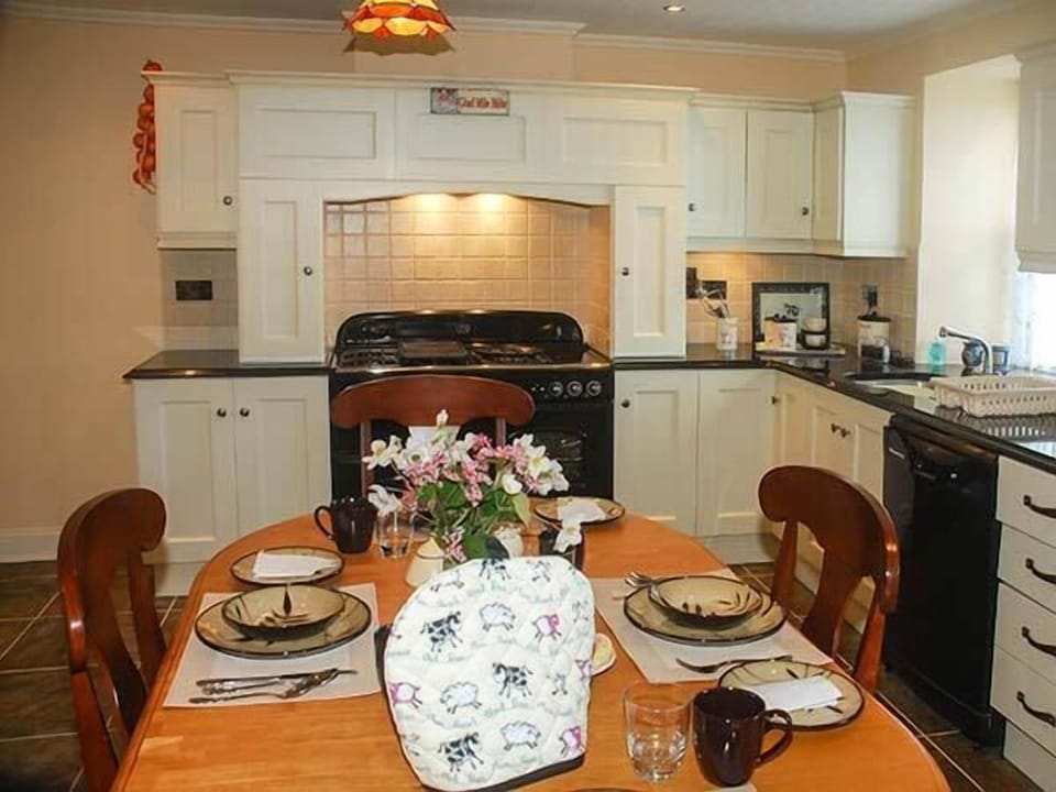 Cottage | Interior