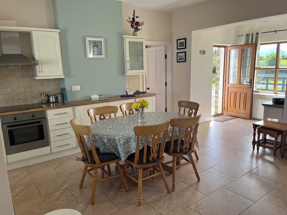 Cottage | Dining