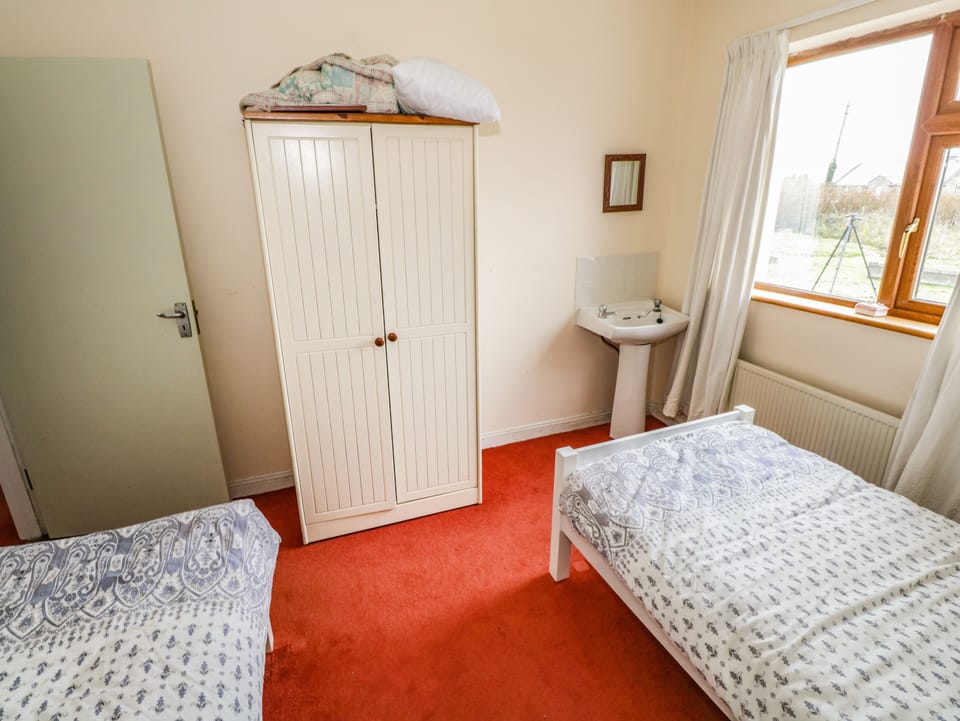 Cottage | 3 bedrooms, individually decorated, individually furnished