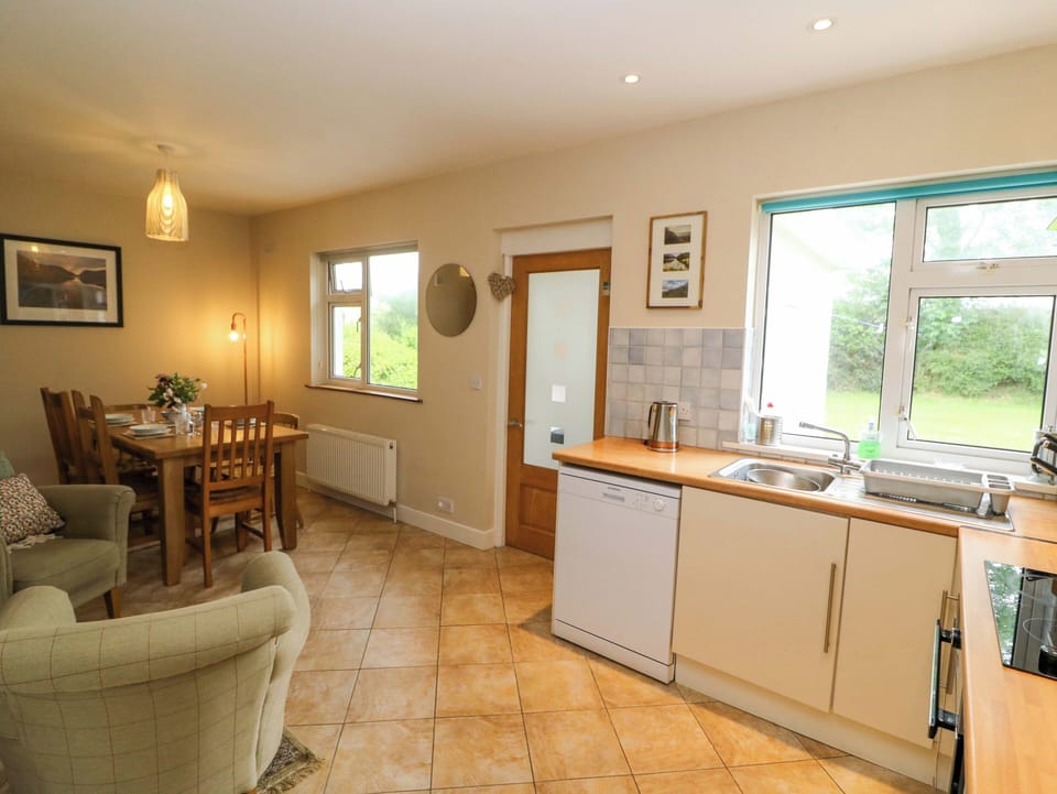 Dishwasher, cookware/dishes/utensils